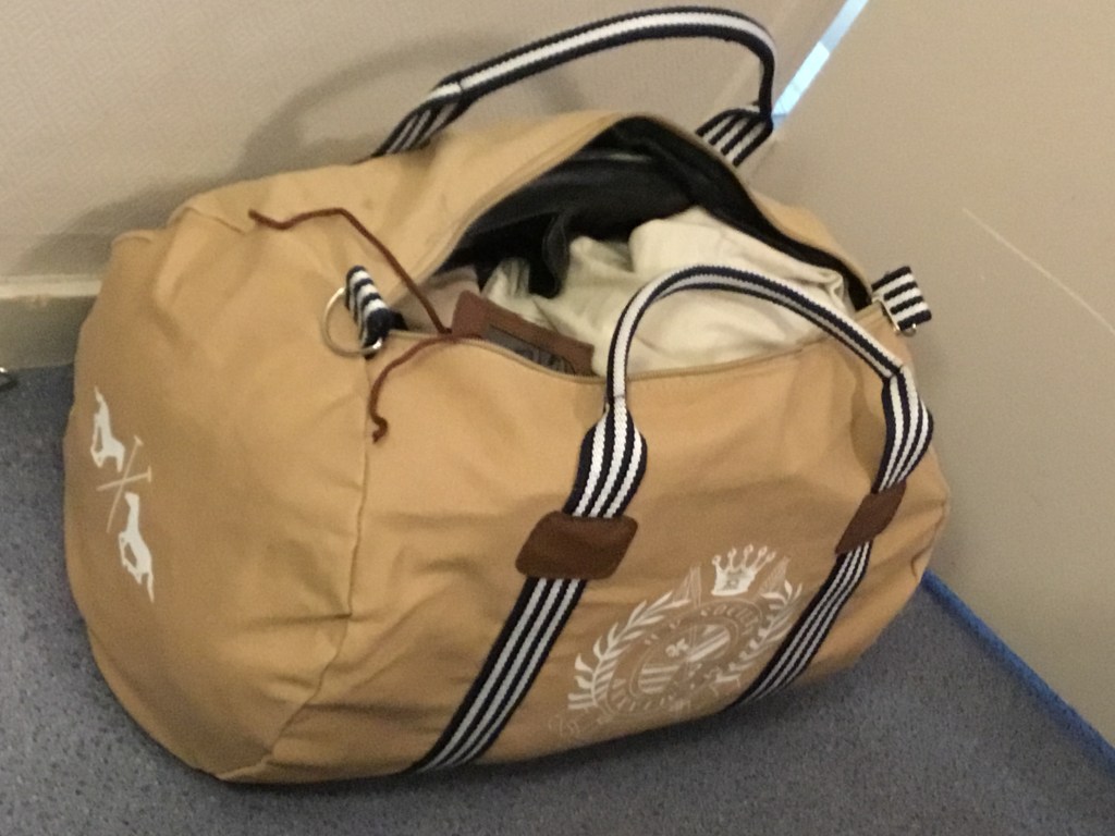 71881702-1B6C-4DF2-B533-AED77BC2B27E