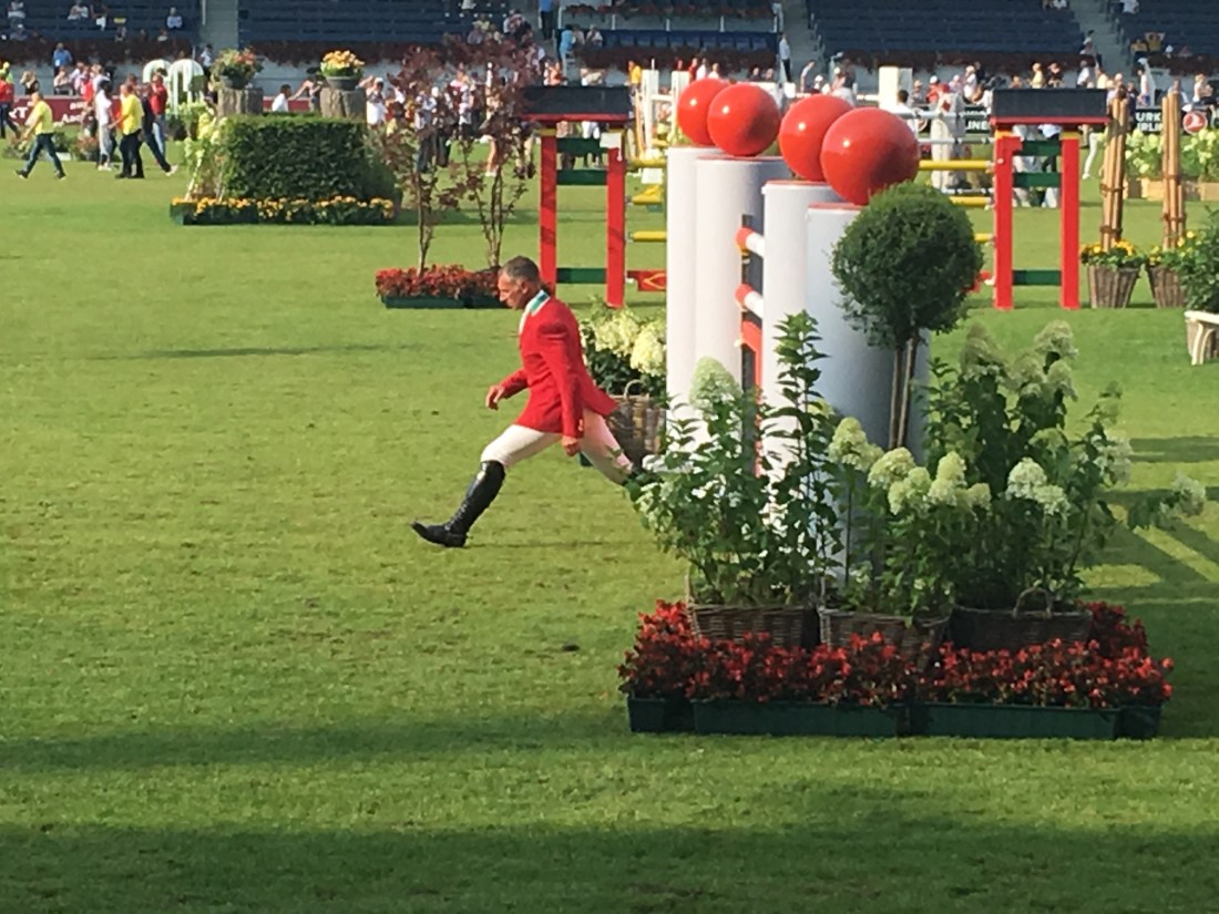 EB14A5DD-2262-4EA2-B740-0BA0E62B49FF